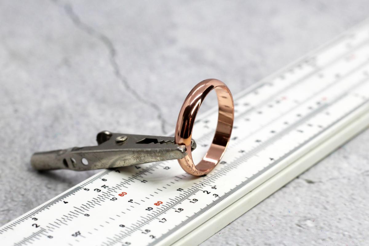 Measuring a ring | QIMA – jewelry quality control and inspections