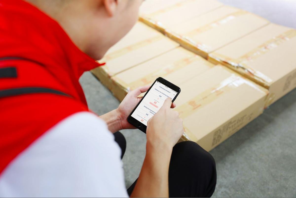 inspector on phone – digital supply chain management