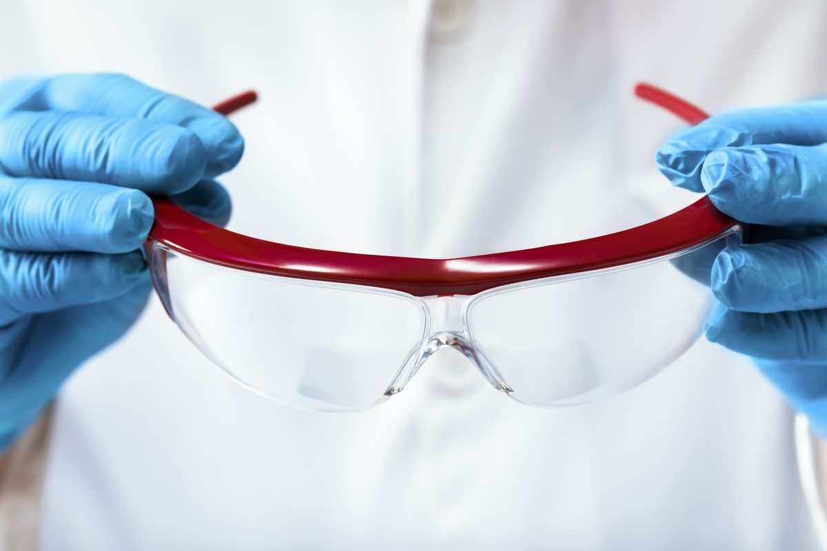 Tests en laboratoire pour les lunettes de sécurité et autres protections oculaires : À quoi s'attendre